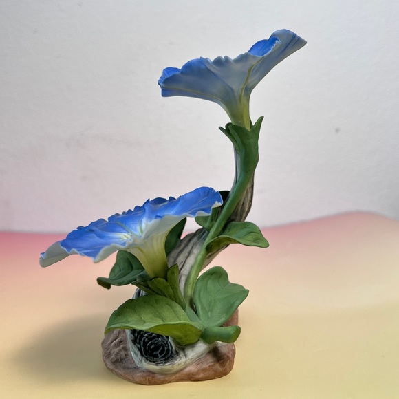 Boehm Vintage Blue Petunia Porcelain Figurine Signed by Helen Boehm 6” As Is - Picture 9 of 11
